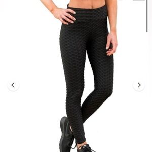 𝅺WOMEN’S Black “Tik Tok” Leggings!